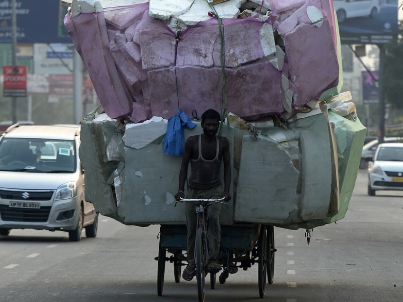 Contrast India: real everyday life of the country