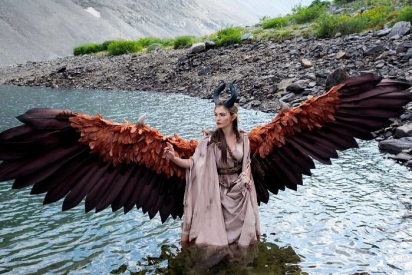 Cosplay 80 level: she has created moving wings like Maleficent