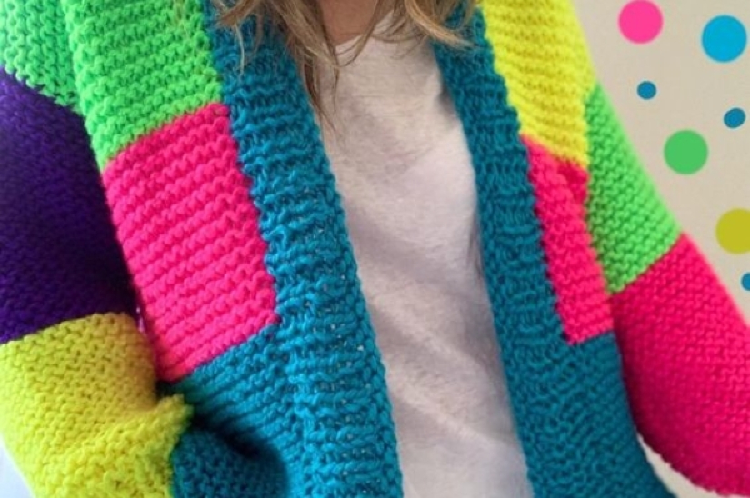 Crea el ambiente tú mismo: 10 suéteres brillantes para looks de invierno