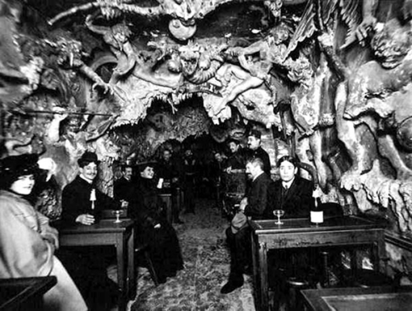 Creepy Parisian clubs that were lit up before it became mainstream