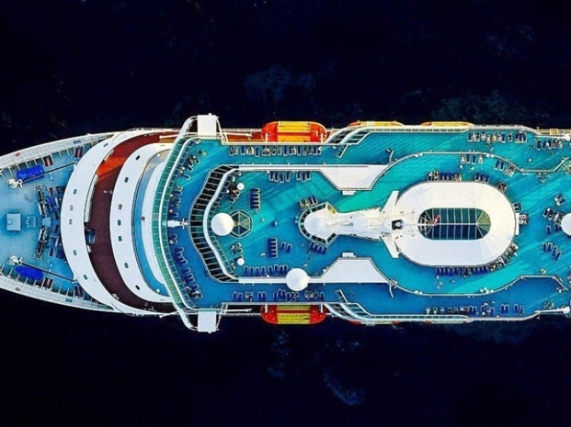 Cruise ships — stunning view from above