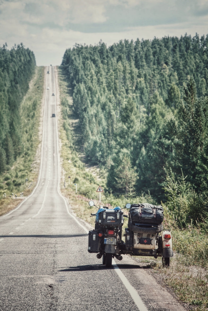 Cuento de hadas oriental: el fotógrafo llevó a la familia en una motocicleta de Rumania a Mongolia