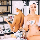 Cuerpo en acción: Kourtney Kardashian protagonizó desnuda para anunciar su propio proyecto empresarial