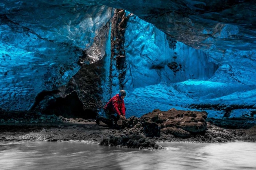 Cueva de otro mundo en el glaciar Vatnajökull
