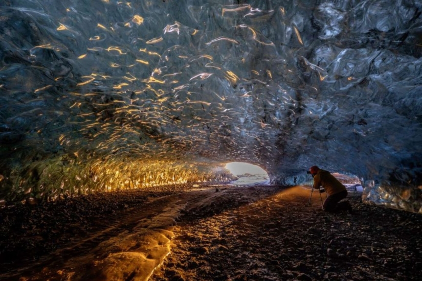 Cueva de otro mundo en el glaciar Vatnajökull