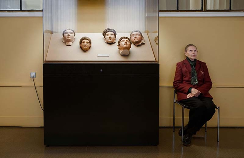 Curiosa serie de fotos "Cuidadores de museos rusos"