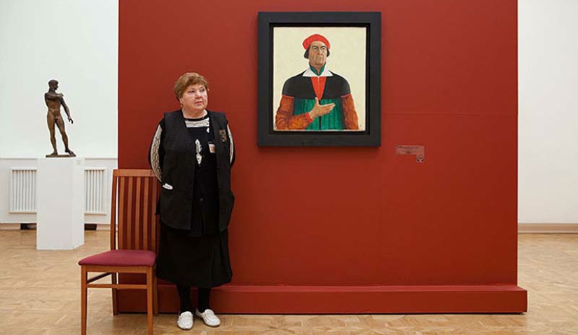 Curious photo series "Caretakers of Russian museums"