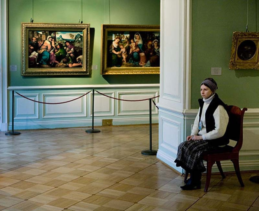Curious photo series "Caretakers of Russian museums"