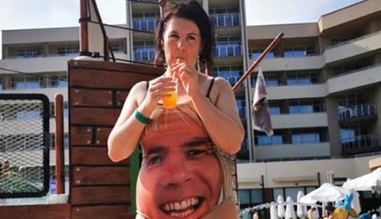 Dad didn't raise a flower for you: the father gave his daughter a swimsuit with his face to scare away guys