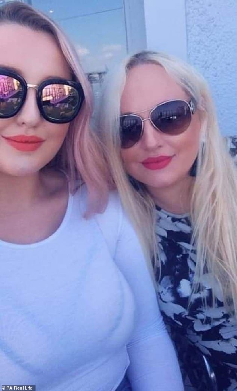 Daughters-mothers: 41-year-old British woman hangs out in clubs with her daughter and her friends