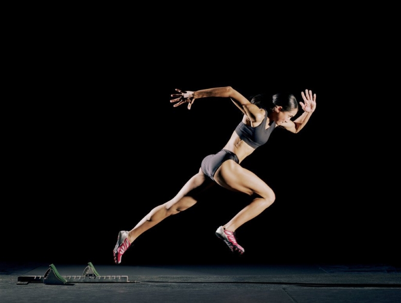 De la cama al gimnasio: cómo el feminismo influyó en la imagen de una mujer en los bancos de fotos