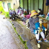 Dead souls: the artist "populated" the deserted village with dolls