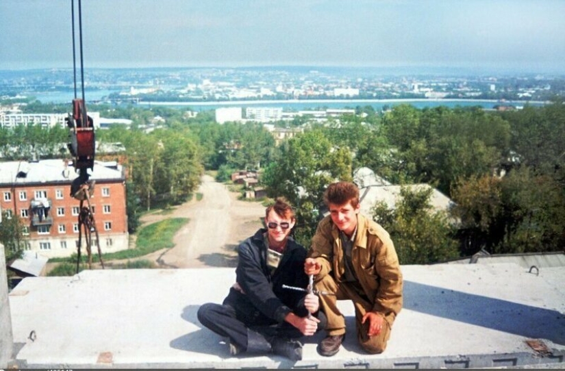 Destruction and disassembly: the Russian province in the dashing 90s