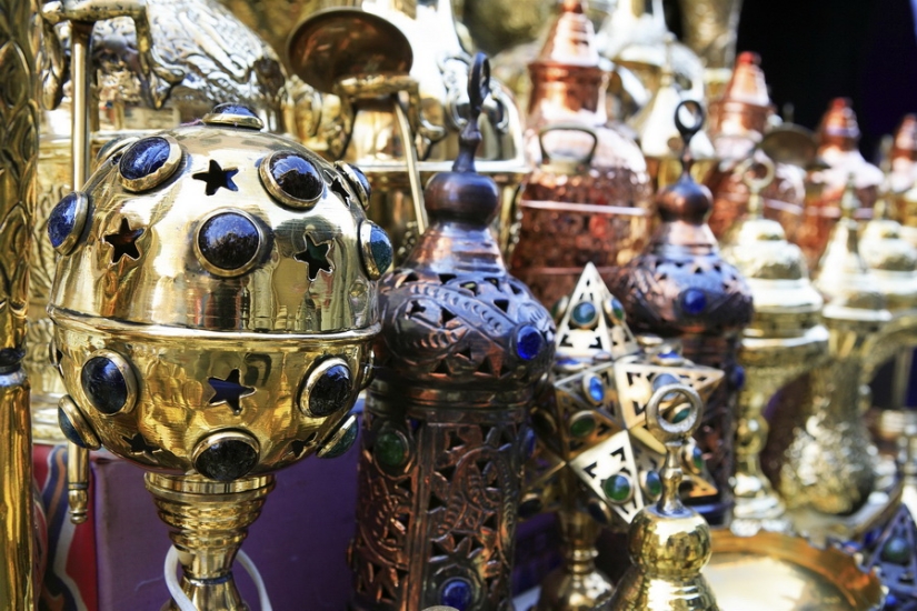 Different countries, different rules: how not to go to jail for taking souvenirs