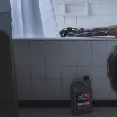 Drink oil, clean contacts: the Frenchman showed the everyday life of simple robots