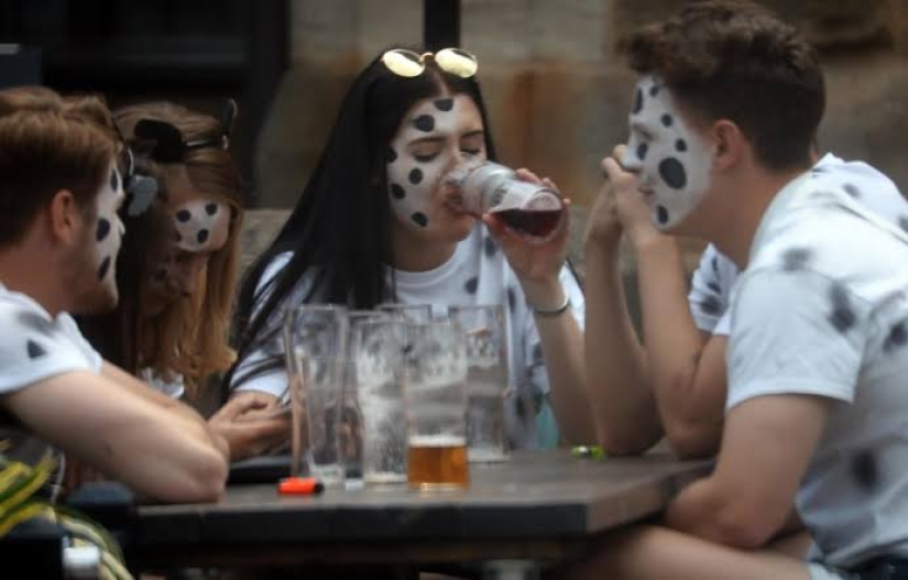 Drunken finale: how Leeds students celebrated graduation from uni
