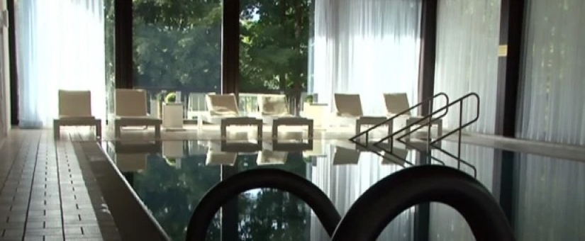 Echemos un vistazo al hotel donde el monarca de Tailandia está en cuarentena con un harén