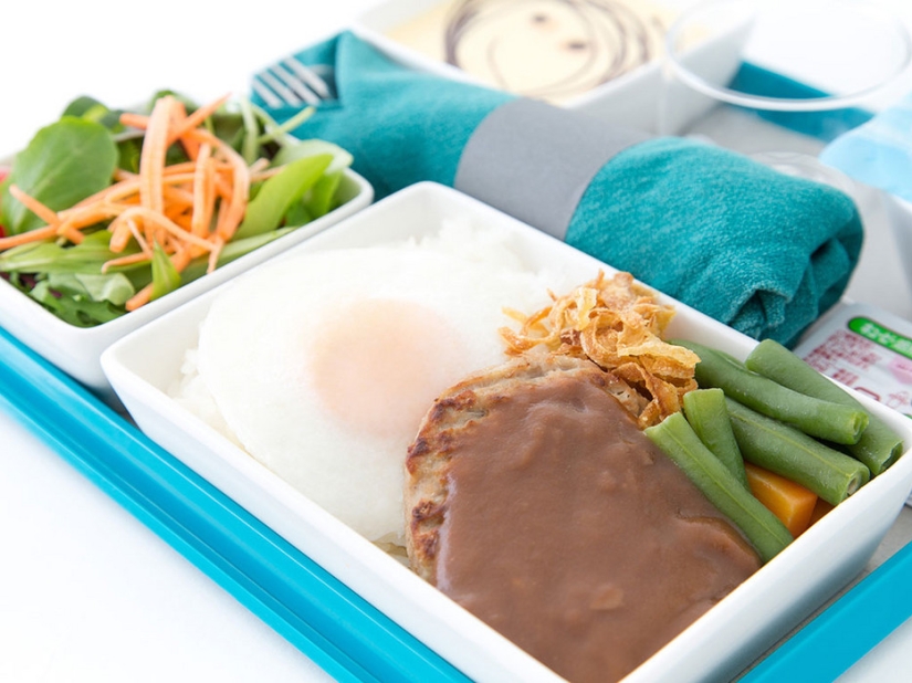 Economy class food that you would definitely like