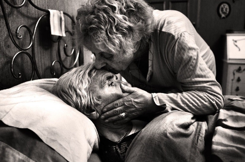 "El amor es más fuerte que la enfermedad": un proyecto fotográfico sobre cómo una pareja de ancianos luchó contra la enfermedad de Alzheimer