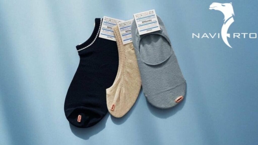 El diseñador japonés presentó una colección de calcetines con fugas "ecológicos"