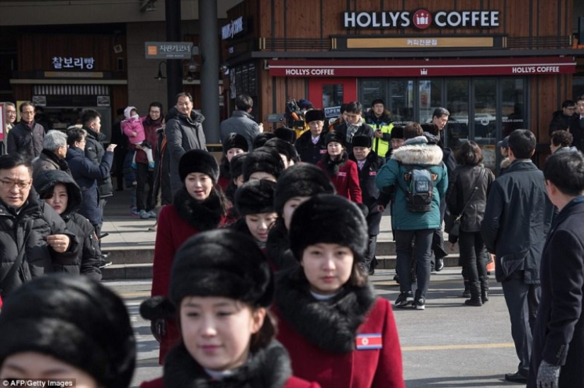 El" ejército de porristas " de Corea del Norte llegó a los Juegos Olímpicos de Invierno