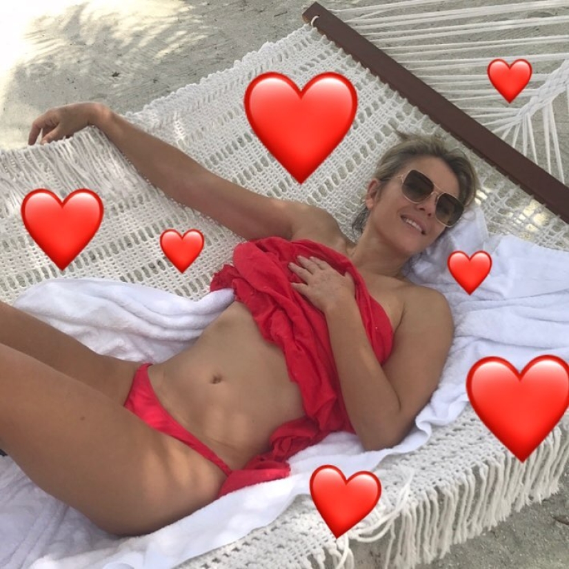 El hijo de 15 años de Elizabeth Hurley toma fotos sinceras de su madre de 52 años