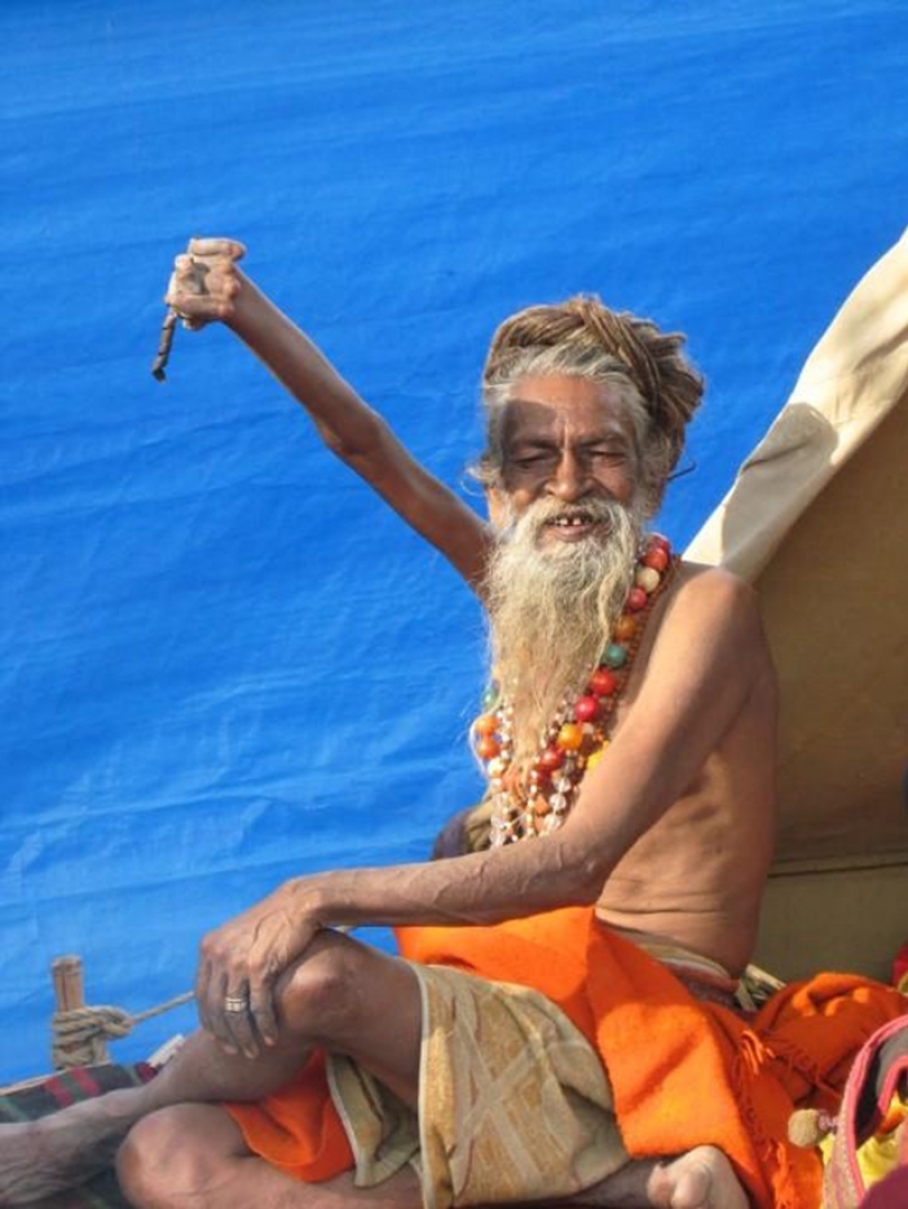 El hindú ha estado levantando la mano durante 44 años
