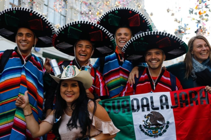 "El lugar de atracción es Nikolskaya": cómo se ve la calle más futbolística de Rusia durante el Mundial 2018