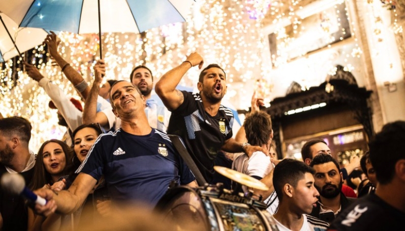 "El lugar de atracción es Nikolskaya": cómo se ve la calle más futbolística de Rusia durante el Mundial 2018