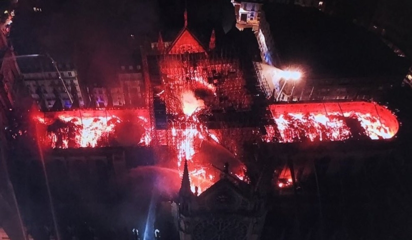 El marido de Salma Hayek donará 100 millones de euros para restaurar la catedral de Notre Dame incendiada