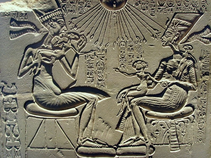 El misterioso destino de la Reina Nefertiti: el matrimonio precoz, la peste, la intriga, y la desaparición de