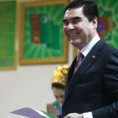 El Presidente de Turkmenistán visitó las Puertas del Infierno, pero regresó al trabajo