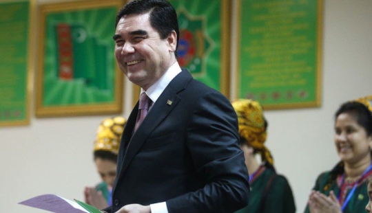 El Presidente de Turkmenistán visitó las Puertas del Infierno, pero regresó al trabajo