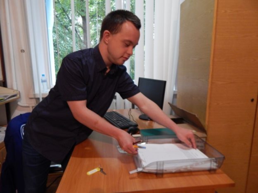 El primer graduado universitario ucraniano con síndrome de Down consiguió un trabajo