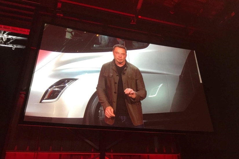 El primer video de la aceleración de un camión de rayos de Tesla apareció en la red