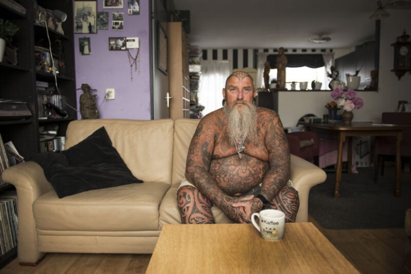 El proyecto fotográfico optimista de Ingrid Meyhering sobre viejos de moda con tatuajes