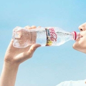 El que bebió el camarada Zhukov: los japoneses lanzaron una Coca-Cola transparente
