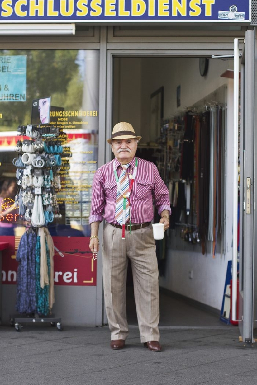 El sastre de 86 años usa ropa diferente todos los días, y siempre con estilo