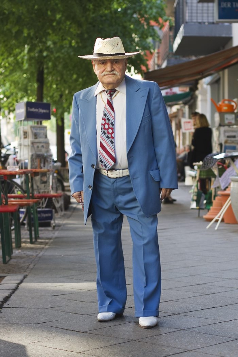 El sastre de 86 años usa ropa diferente todos los días, y siempre con estilo