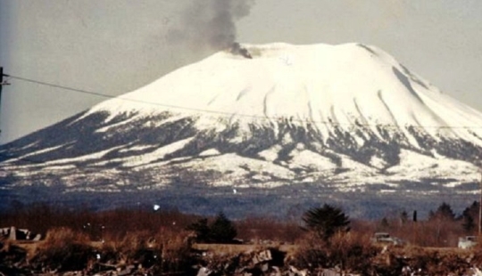 El sorteo más genial del 1 de abril: un estadounidense engañó a la ciudad al causar una erupción volcánica