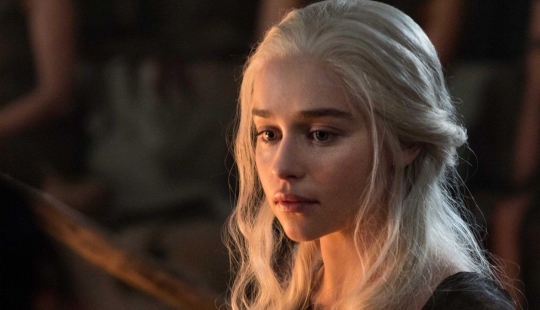 Emilia Clarke contó cómo sufrió un derrame cerebral entre el rodaje de"Game of Thrones"