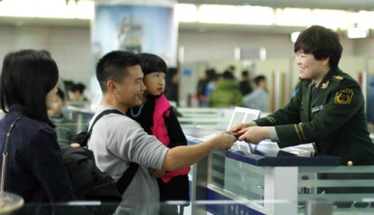 En China, a los ciudadanos con una calificación social baja se les prohibirá viajar