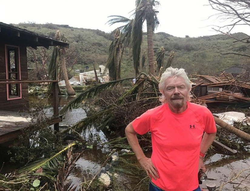 En el abrevadero roto: el multimillonario Richard Branson mostró las ruinas de su casa después del huracán