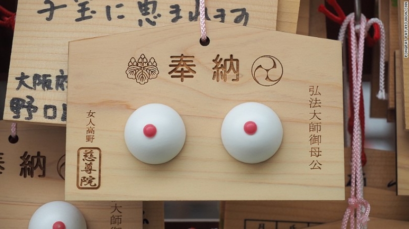 En Japón, hay un templo dedicado al pecho femenino, y esto está bien