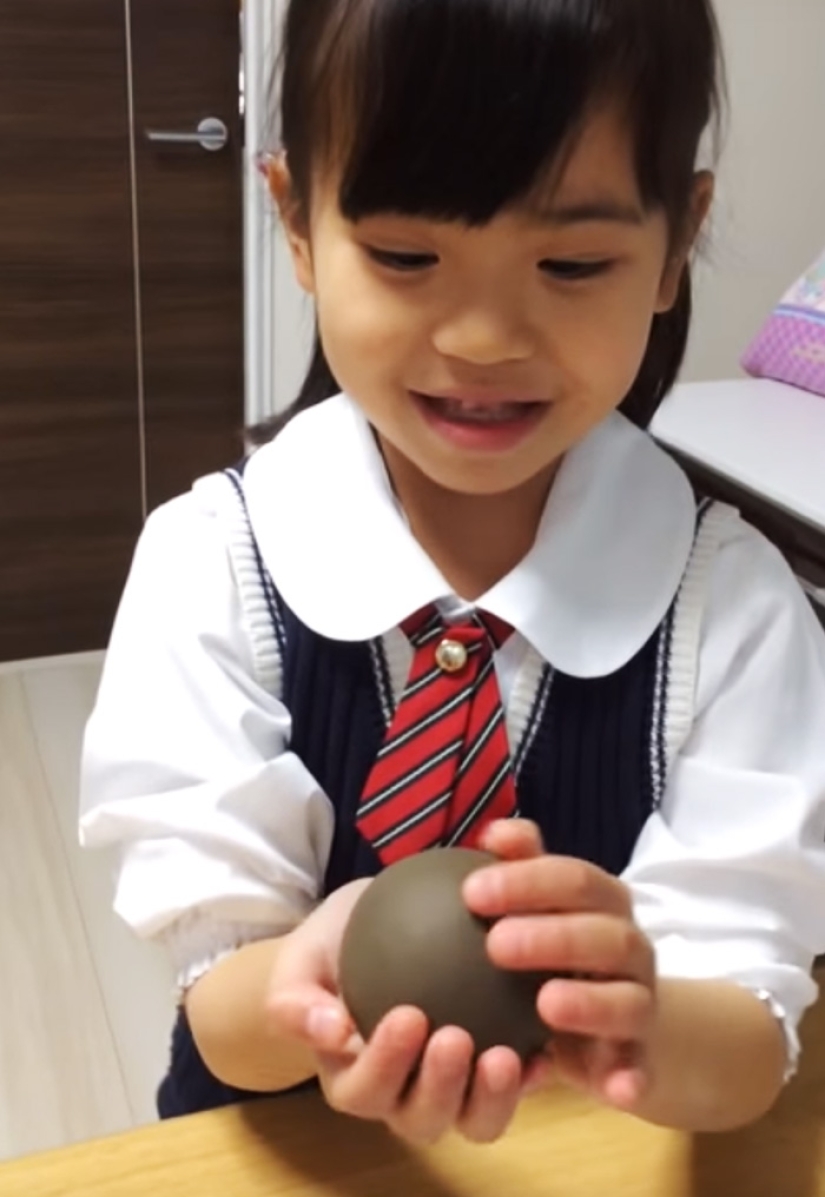 En Japón, llegaron a la tierra: las bolas japonesas pulidas del suelo a un brillo perfecto