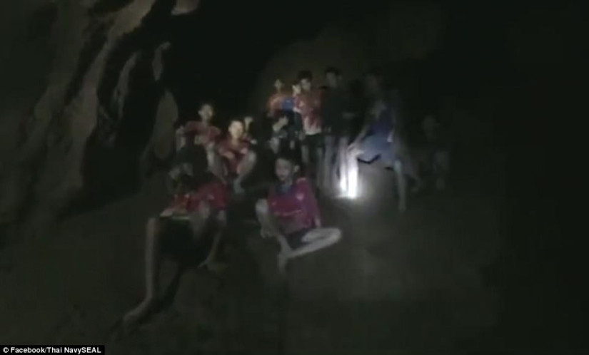 En Tailandia, 12 niños y un entrenador fueron encontrados desaparecidos en una cueva inundada. Pero su tormento no terminó