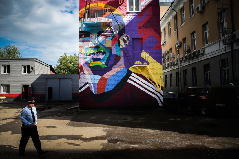 Epic fail: Messi will have to look at a giant portrait of Ronaldo from a hotel room in Kazan