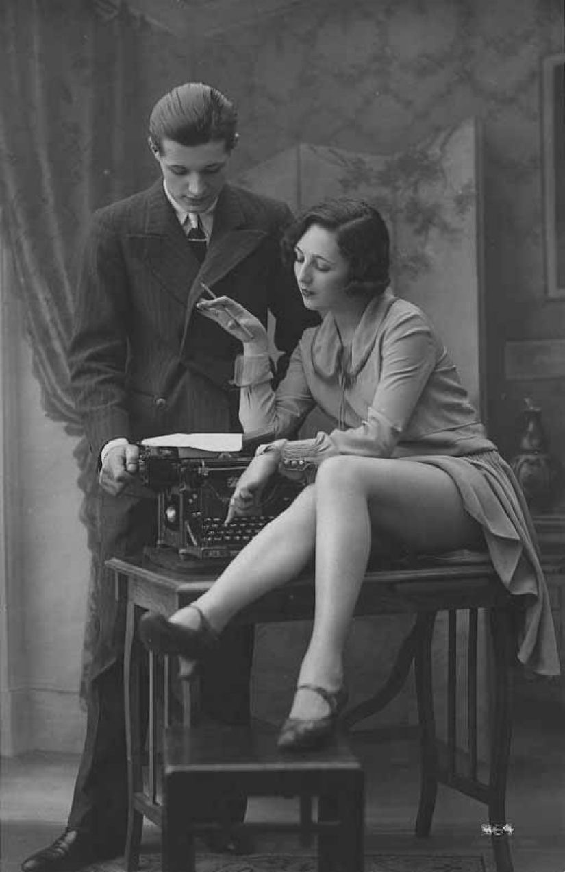 Erotic photos of girls with typewriters of the 1920s