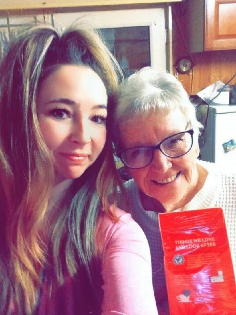 Error picante: La abuela compró accidentalmente 30 paquetes de condones en lugar de té, olvidando sus vasos