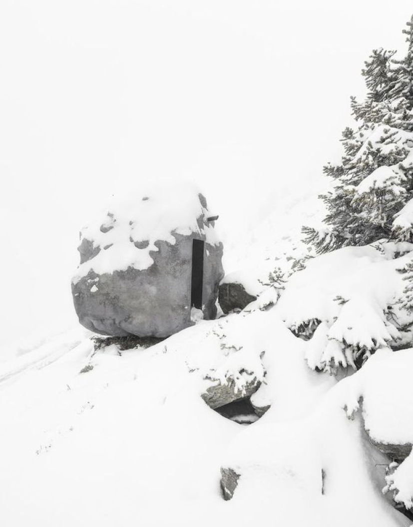 Es difícil adivinar lo que hay detrás de esta piedra